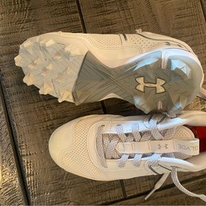 Boys Under armour Tee ball Cleats size 13